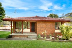 4 Kotara Crescent Unanderra NSW 2526