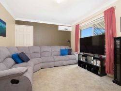 2 Parkside Dr, Crestmead QLD 4132, Australia