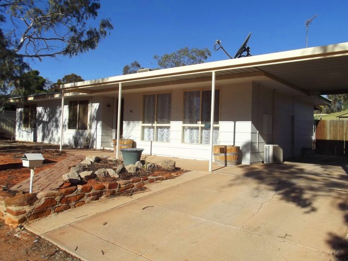 56 Pioneer Dr, Roxby Downs SA 5725, Australia