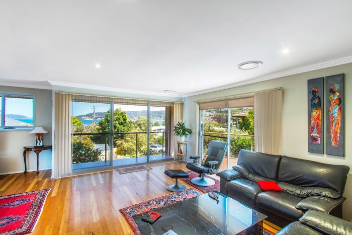 4 Noonan Point Ave, Point Clare NSW 2250, Australia