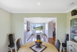 4 Noonan Point Ave, Point Clare NSW 2250, Australia