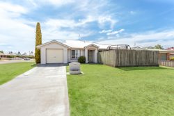 1/23 Anita Dr, Kearneys Spring QLD 4350, Australia