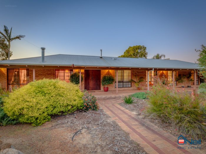 52 Amethyst Cres, Mount Richon WA 6112, Australia