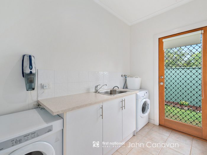 42 Cambridge Dr, Mansfield VIC 3722, Australia