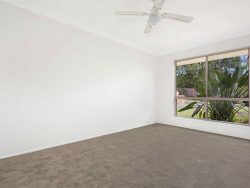 23 Barcoo Ct, Hillcrest QLD 4118, Australia