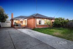 15 Douglas Ave, St Albans VIC 3021, Australia