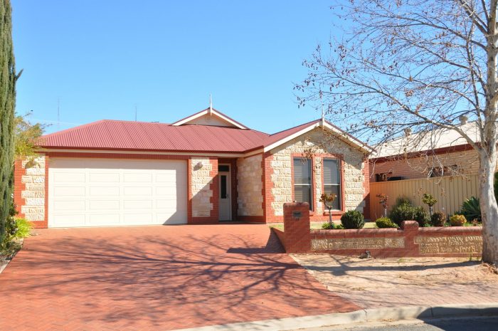 16 Edwards Cres, Waikerie SA 5330, Australia