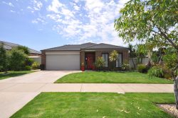 38 Greta Dr, Hamilton Valley NSW 2641, Australia