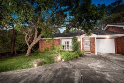 Unit 1/14-16 Masons Rd, Blackburn VIC 3130, Australia