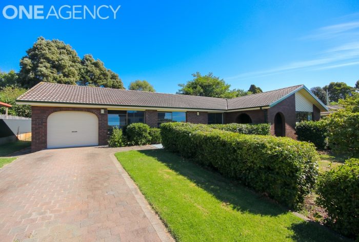 4 Dudley Cres, Marino SA 5049, Australia