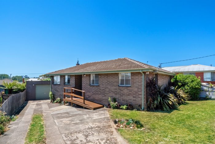 15 Loane Ave, East Devonport TAS 7310, Australia