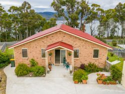 9 Pearl Ct, Dover TAS 7117, Australia