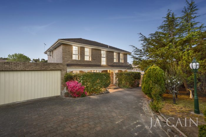 2 Robyn Ct, Dandenong North VIC 3175, Australia