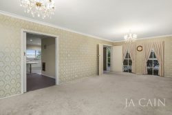 2 Robyn Ct, Dandenong North VIC 3175, Australia