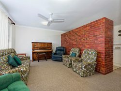 11 Crosby Street Thabeban QLD 4670