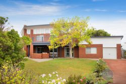 5 Estuary View Dr, Wonnerup WA 6280, Australia