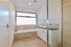 4/14 Frankcom St, Blackburn VIC 3130, Australia