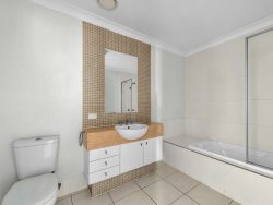 Unit 20/9 Pitt Rd, Bayview Breezes, Burpengary QLD 4505, Australia