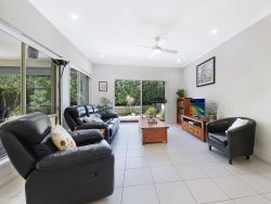 8 Bella St, Cashmere QLD 4500, Australia