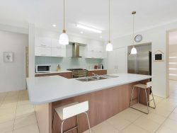 8 Bella St, Cashmere QLD 4500, Australia