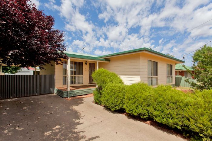 15 Elizabeth Street Culcairn NSW 2660