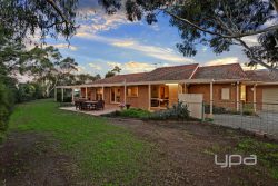 17 Riverbend Cres, Werribee VIC 3030, Australia