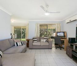 Unit 2/42 Hampden Cres, Heritage Park QLD 4118, Australia