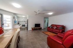 Unit 2/16B Farthing Ct, Kepnock QLD 4670, Australia