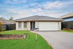 25 Colonial St, Wadalba NSW 2259, Australia