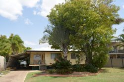 28 Bottletree Ave, Blackwater QLD 4717, Australia