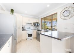 7 Orana Pl, Kawana QLD 4701, Australia