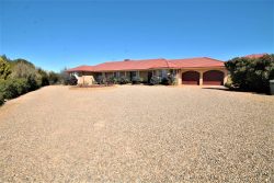 4 Forsythe Ave, Young NSW 2594, Australia