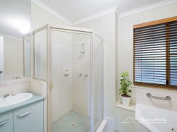 Unit 2/3 Hakea Ave, Gembrook Villas, Maleny QLD 4552, Australia