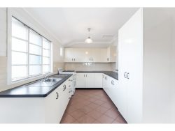 55 Ferguson St, Allenstown QLD 4700, Australia