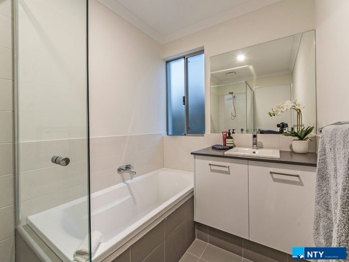 51 Hillside Cres, Maylands WA 6051, Australia