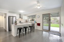 12 Fig Ct, Cranbourne North VIC 3977, Australia