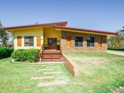 16 Maria Cl, Mareeba QLD 4880, Australia