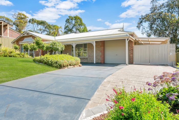 11 Singer Dr, Happy Valley SA 5159, Australia