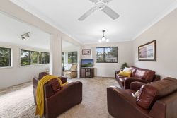 148 Brisbane Water Dr, Point Clare NSW 2250, Australia