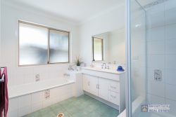 2 Cameron Ct, Victoria Point QLD 4165, Australia