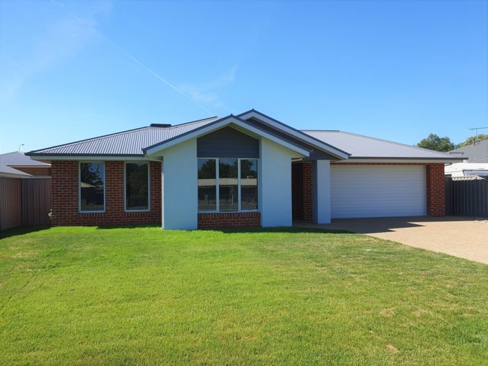 177 Golf Club Dr, Howlong NSW 2643, Australia