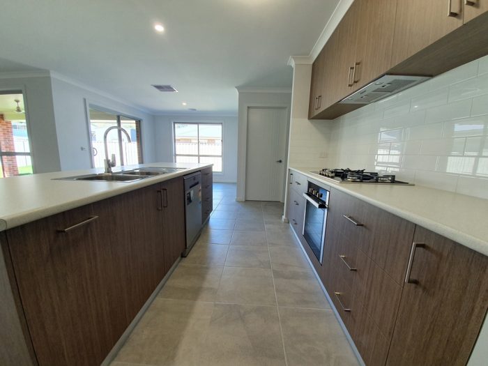 177 Golf Club Dr, Howlong NSW 2643, Australia