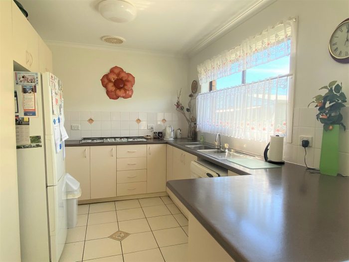 11 Hawkins St, Howlong NSW 2643, Australia