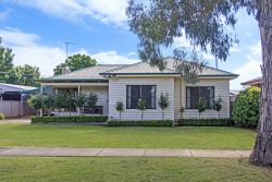 23 Roberts St, Hamilton VIC 3300, Australia