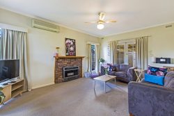 23 Roberts St, Hamilton VIC 3300, Australia