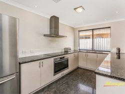 68 Meadowbrook Dr, Parkwood WA 6147, Australia