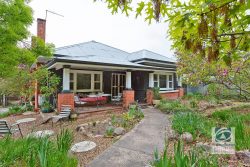 3 Sydney Rd, Beechworth VIC 3747, Australia