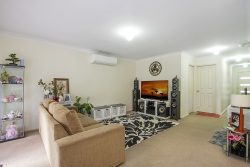 1/35 Cutler Dr, Wyong NSW 2259, Australia