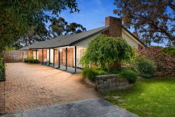 10 Furneaux Ct, Frankston VIC 3199, Australia