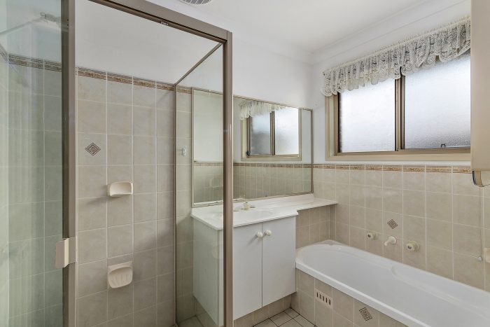 2 Nambucca Cres, Blue Haven NSW 2262, Australia